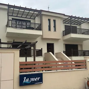 https://la-mer-luxury-apartments.hotelschalkidiki.net